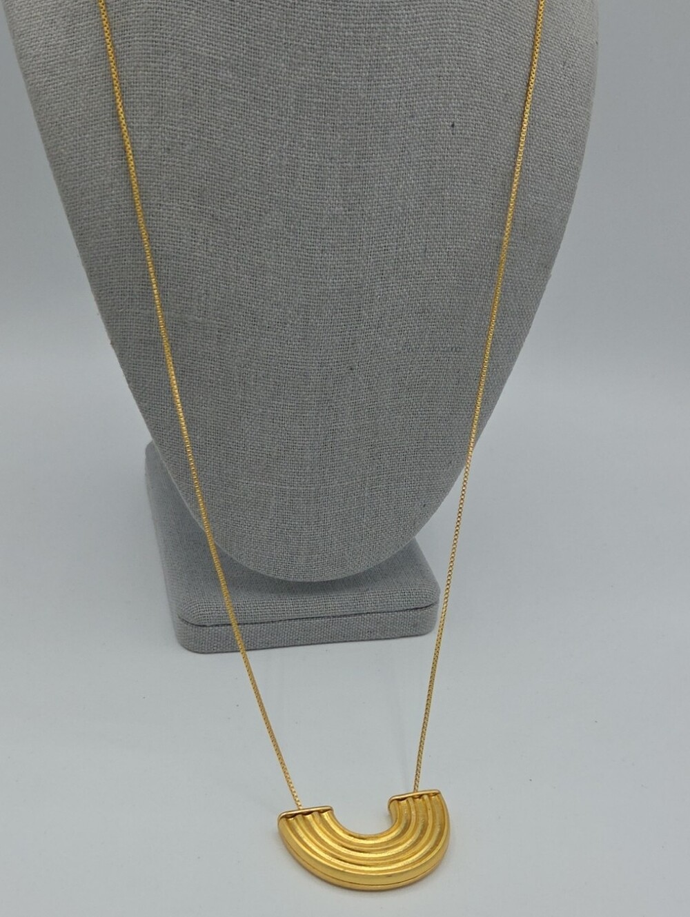 5 for $25! Madewell Gold Tone Crescent Pendant Necklace